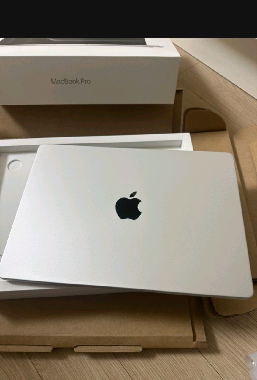 MacBook Pro M4 Pro silver 14 dyum 24GB/1TB  full box sotiladi