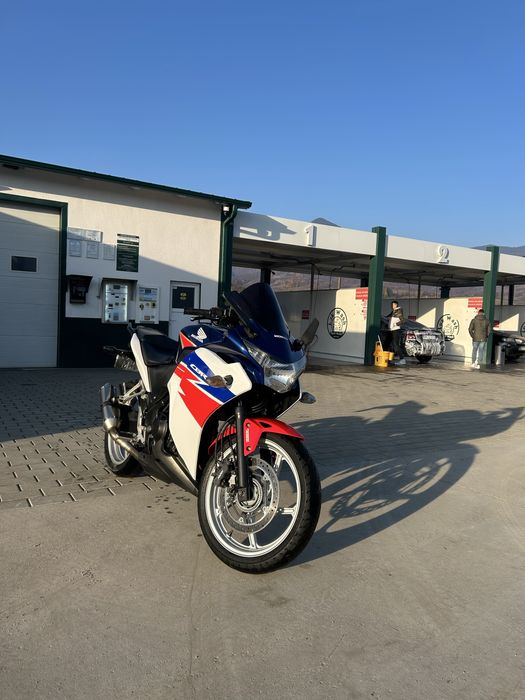 Vând sau schimb cu auto honda cbr 250r (2011)