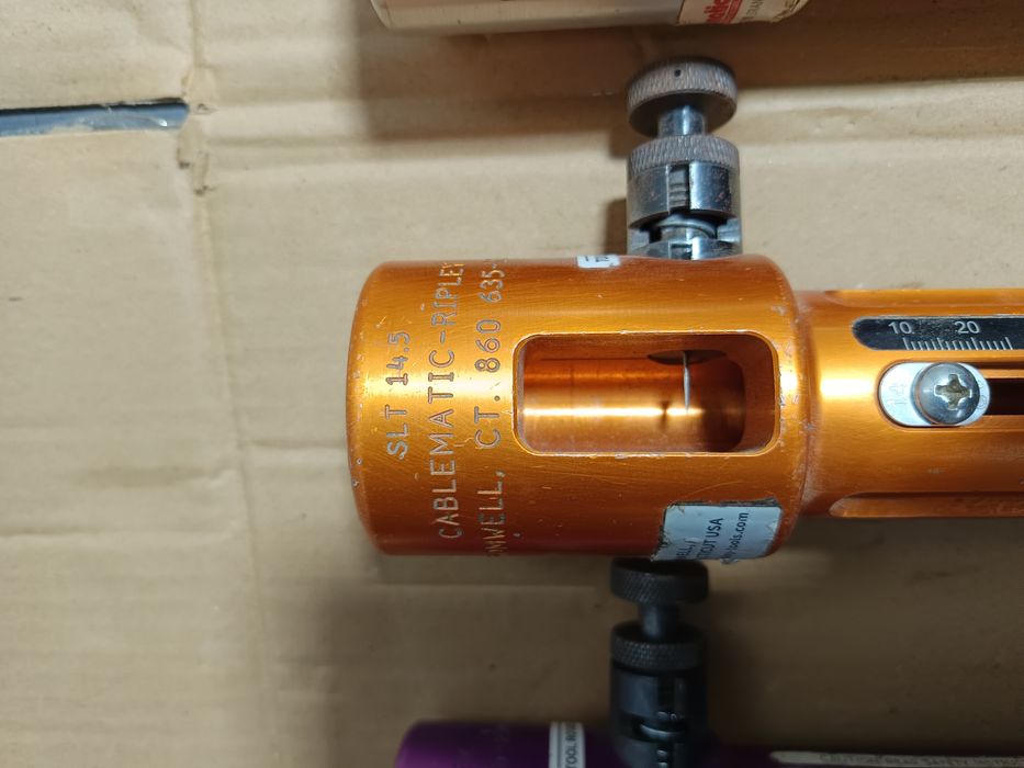 Set unelte de mana pt dezizolare cablu electric