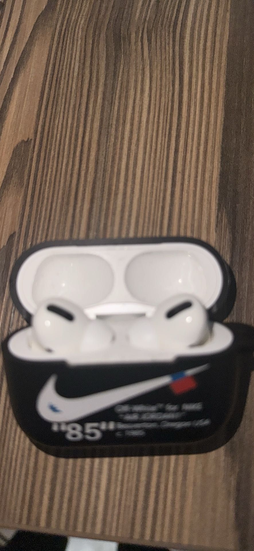 Продавам AirPods Pro (1-во поколение)