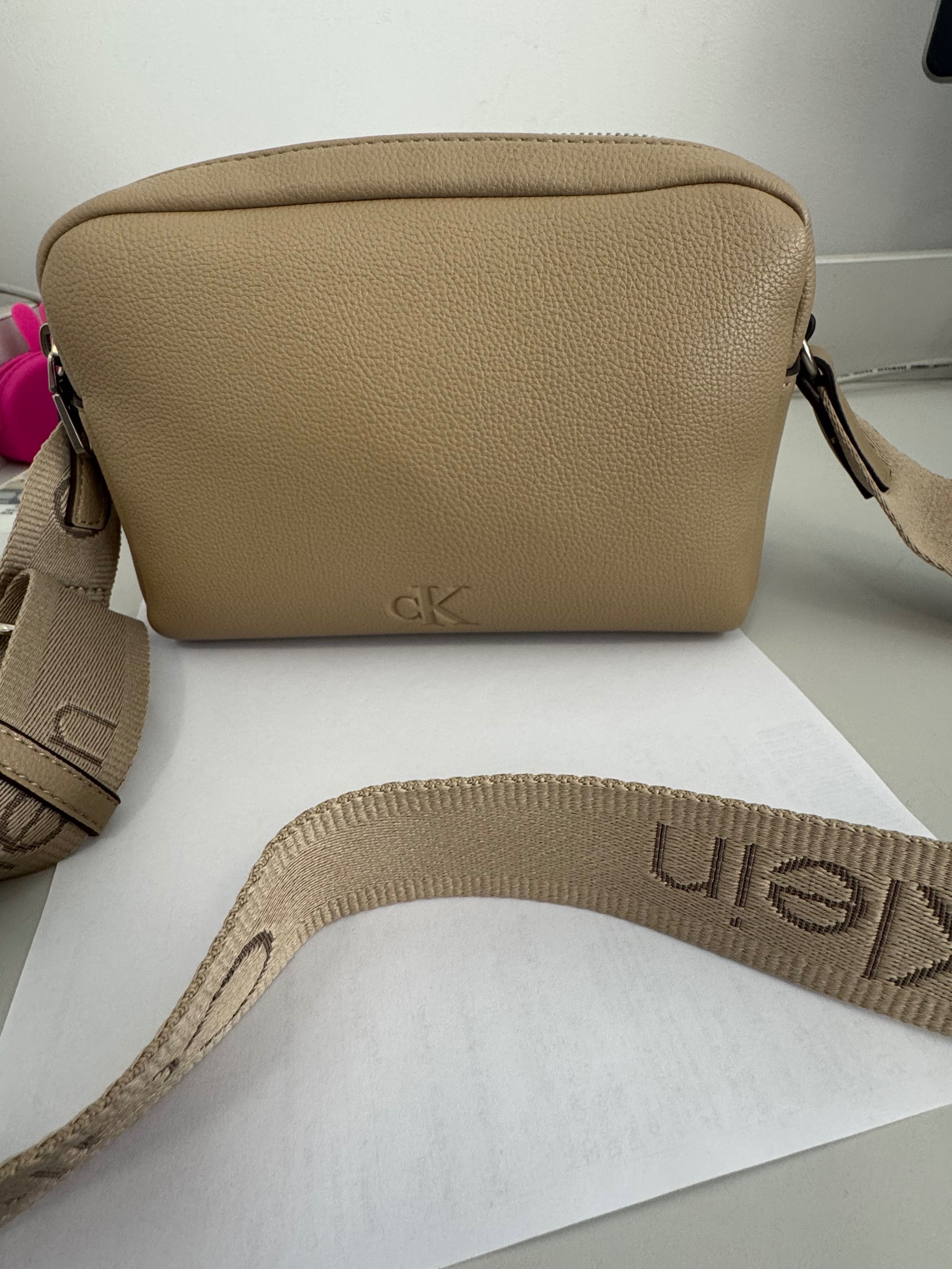 Чанта Calvin  Klein 21 х 15 х 8 см.
