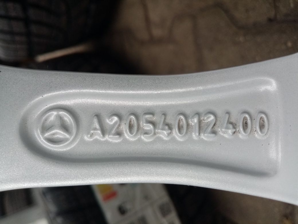 Jante originale Mercedes C class W205 pe 16"cu anvelope de iarnă noi.