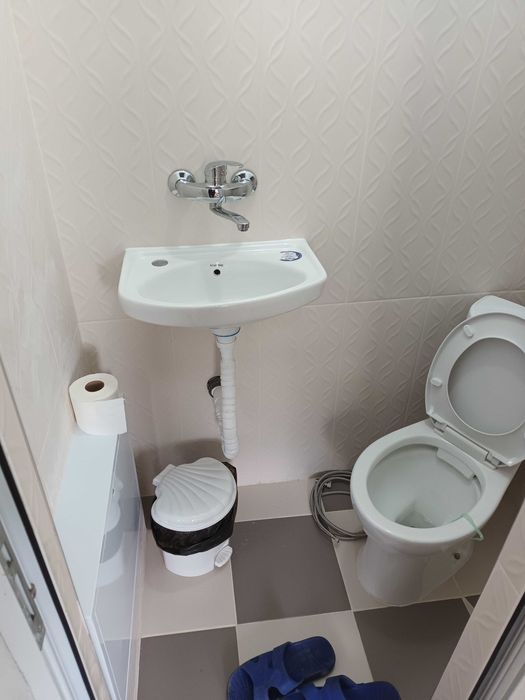 Продавам Еднофамилна  3 етажна  къща