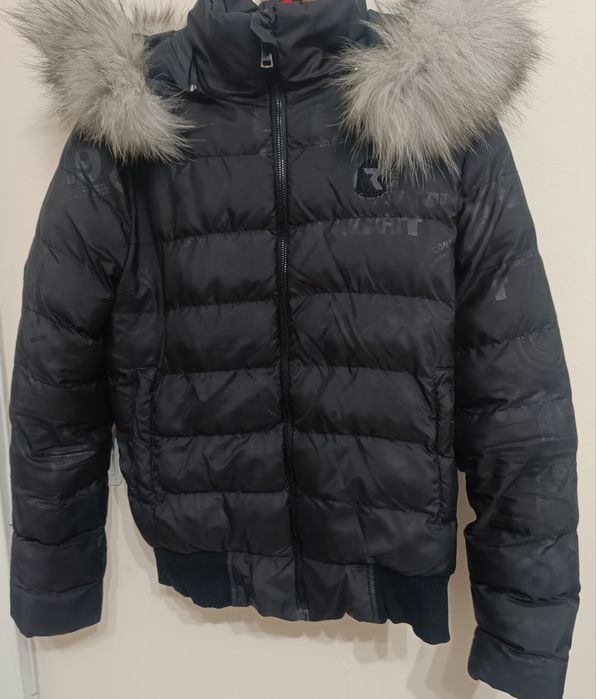 Дамско яке с качулка