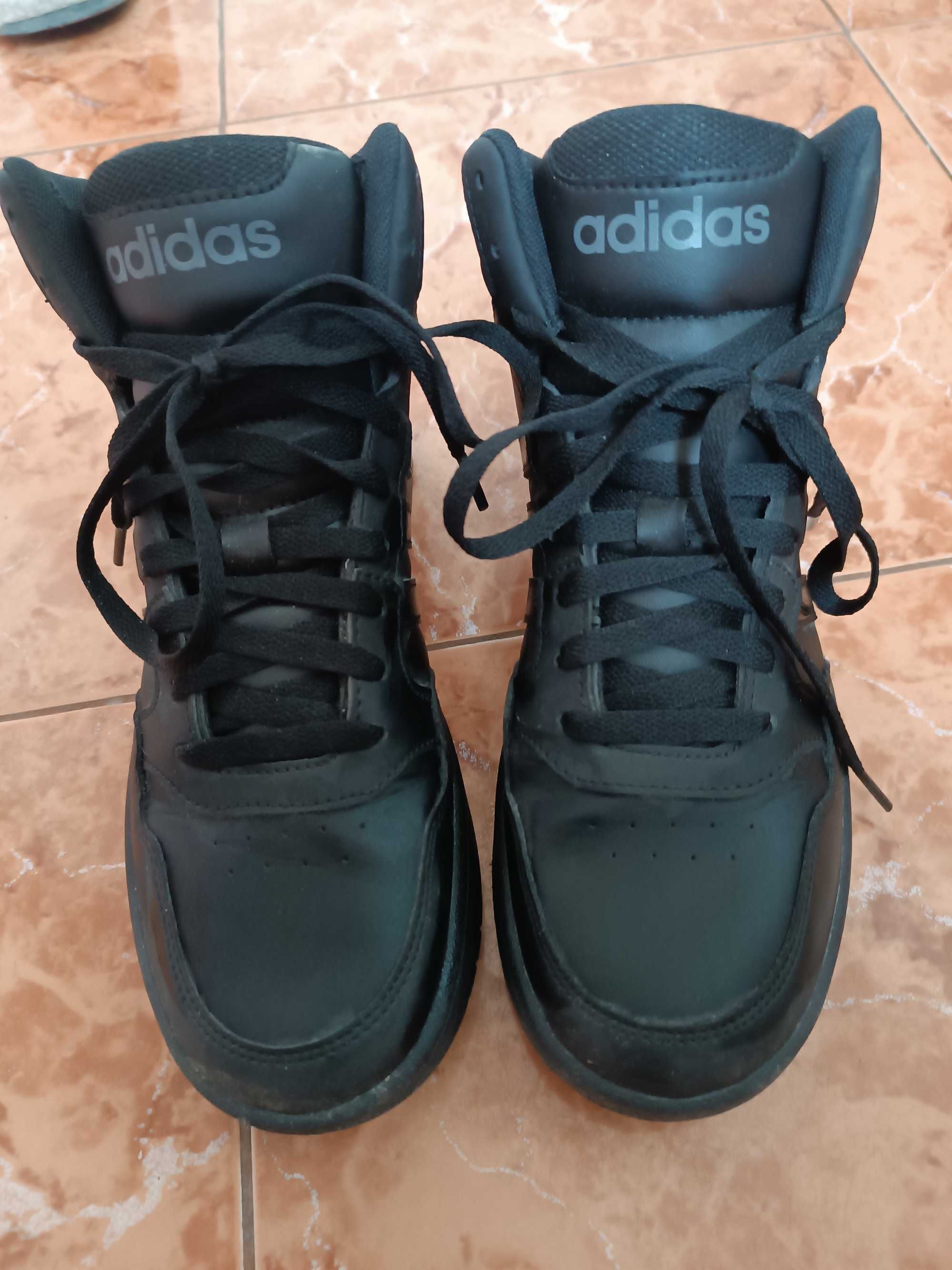 Продавам Кецове Adidas