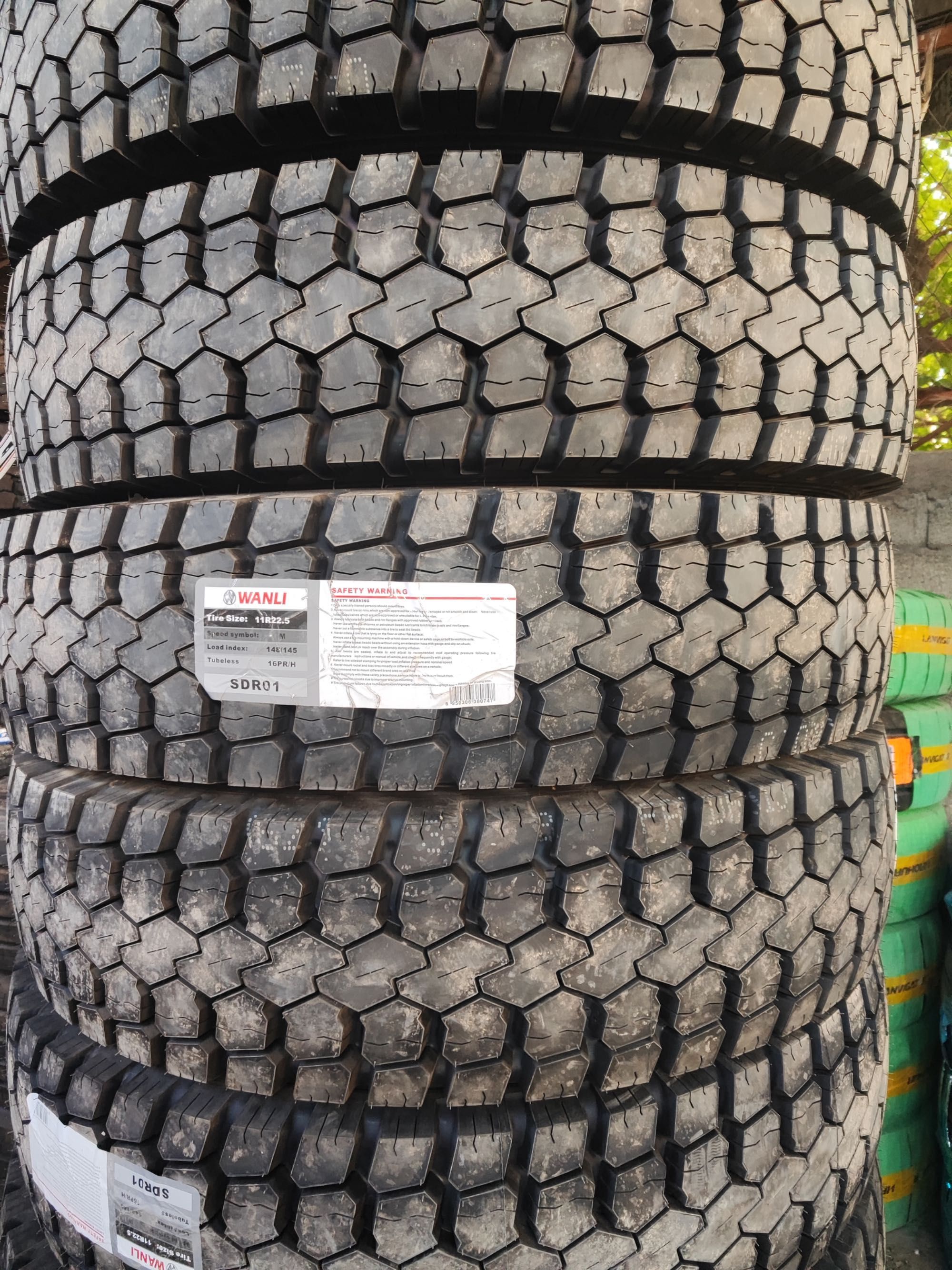 11R22.5 Royal Black