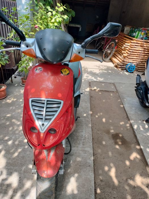 Vand scuter  piaggio nrg motor refacut cu piese noi. Urgent