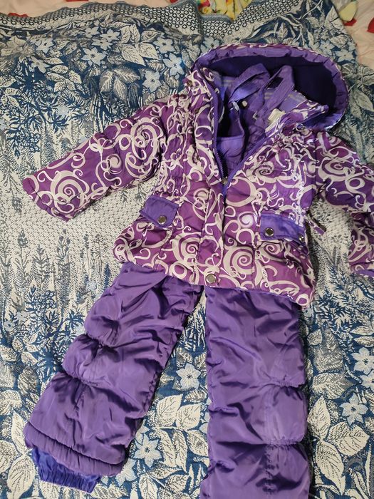 Продам костюм на 3-5 лет