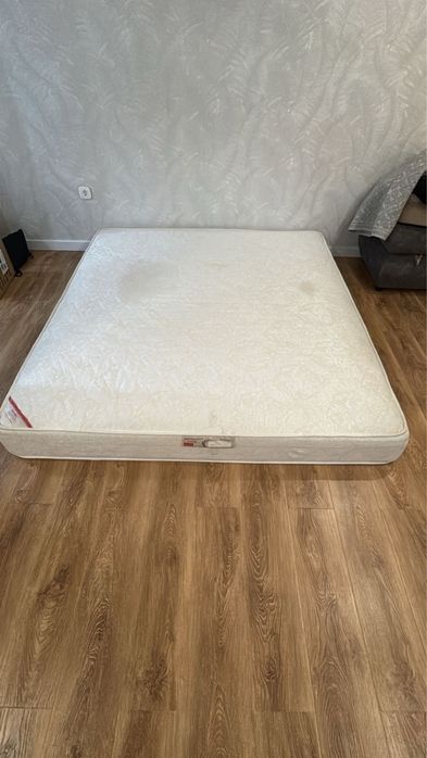 Продаётся матрас двухсторонний