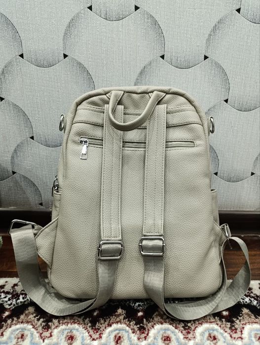 Qizlar uchun sumka sotiladi