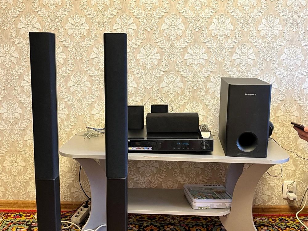 Продам б/у дом.кинотеатр.