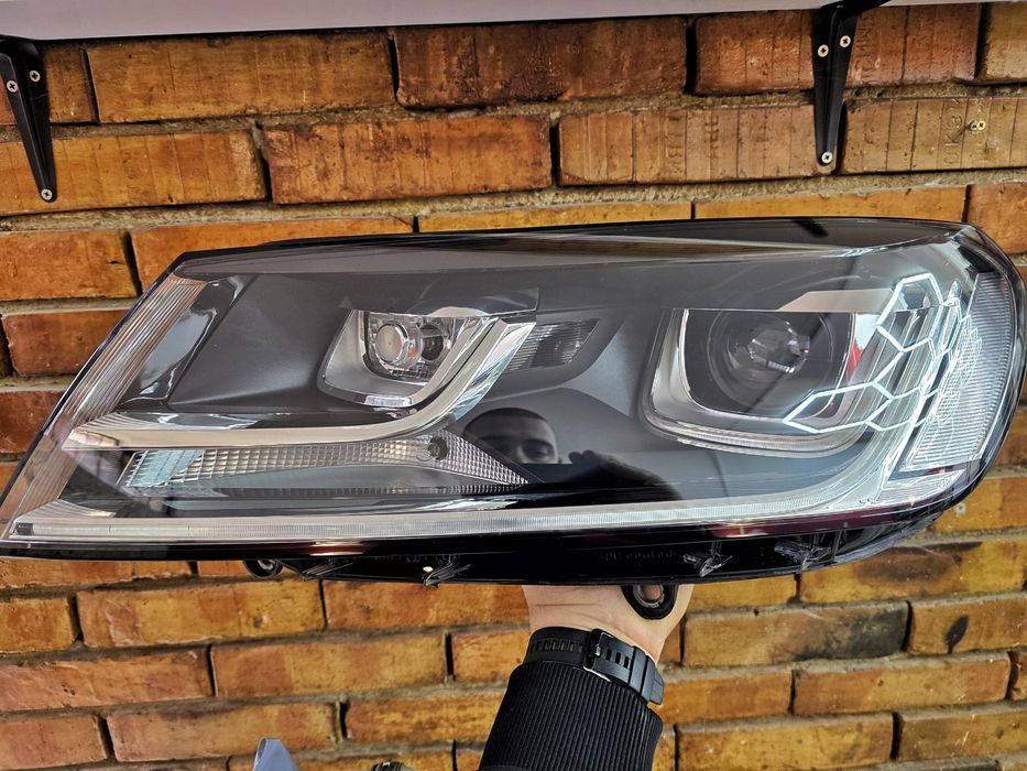 Оригинален Фар VW Touareg 14-18