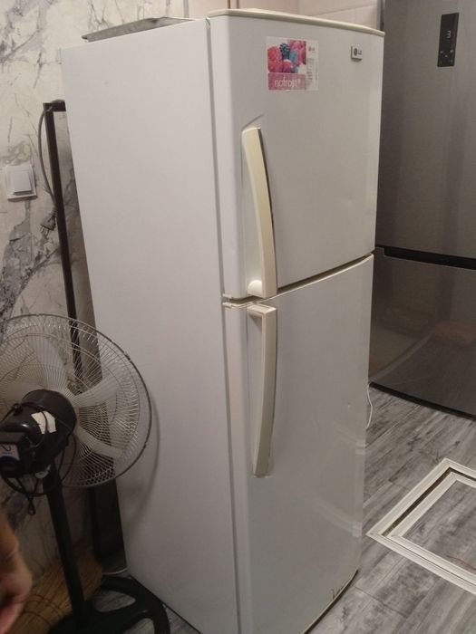 Продается Холодильник LG