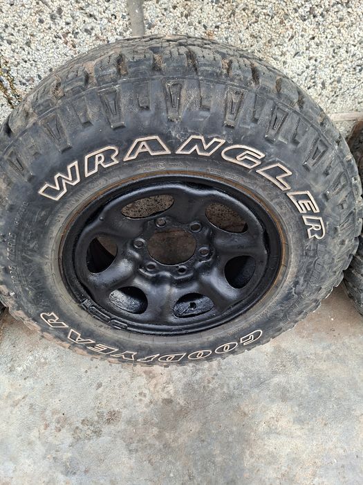 Гуми с джанти за джип