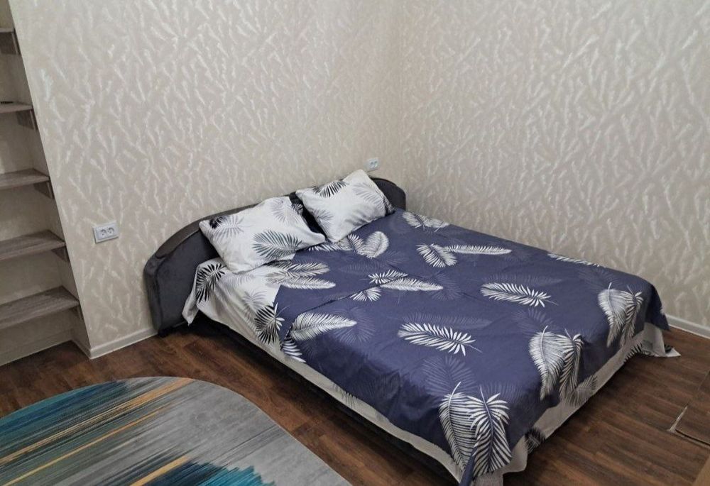 Малика 1 комнатная 1 этаж Участок есть депозит