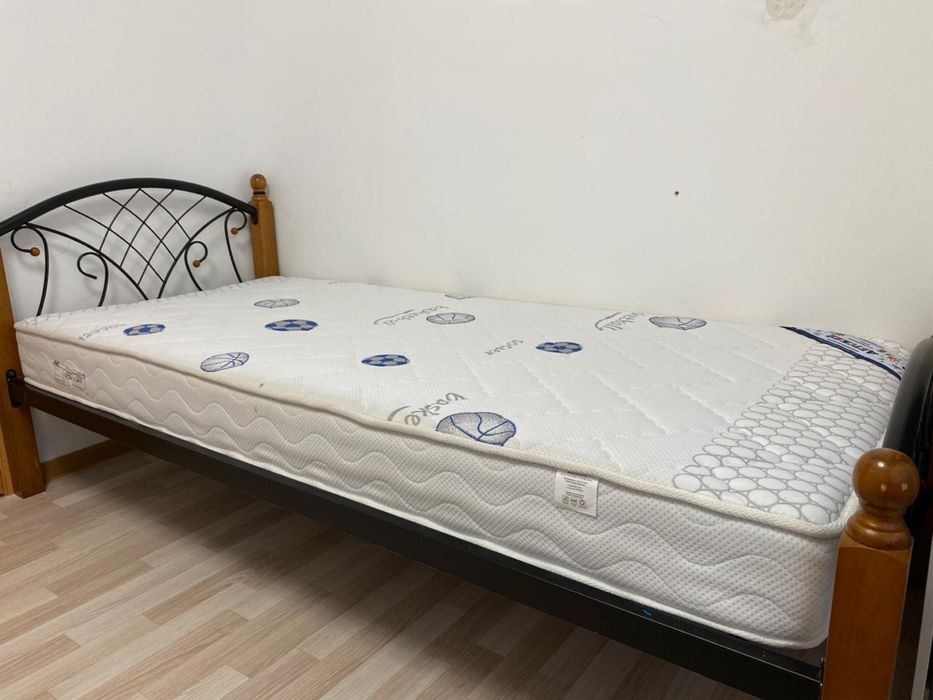2 кровати полуторки с матрасами 90х200