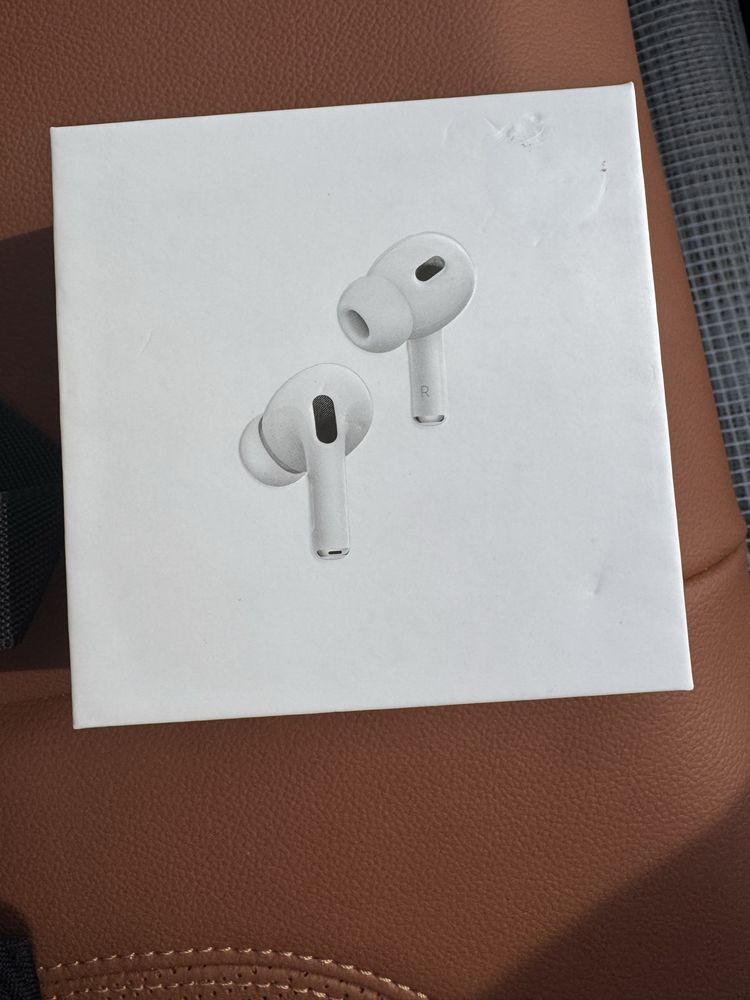 Airpods Pro 2nd generation (на снимката са отворени само за преглед!)