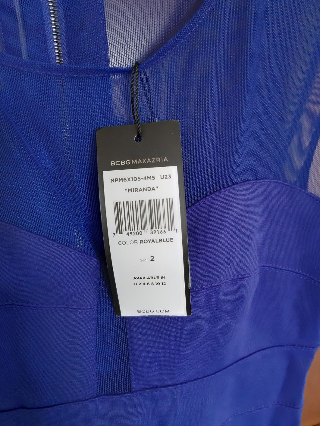 Вталена рокля BCBG
