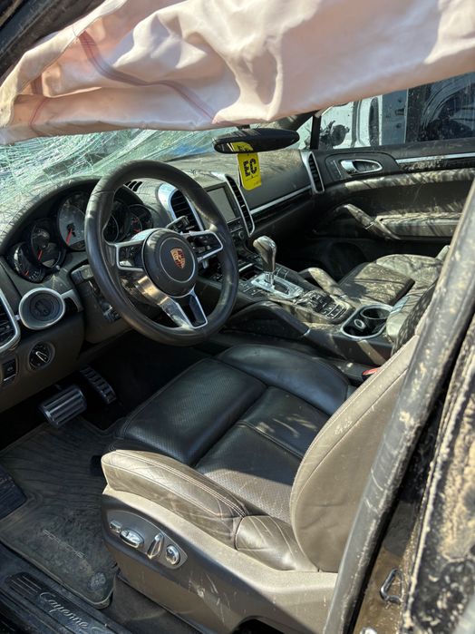 Dezmembrez porsche cayenne 4.2d 2015