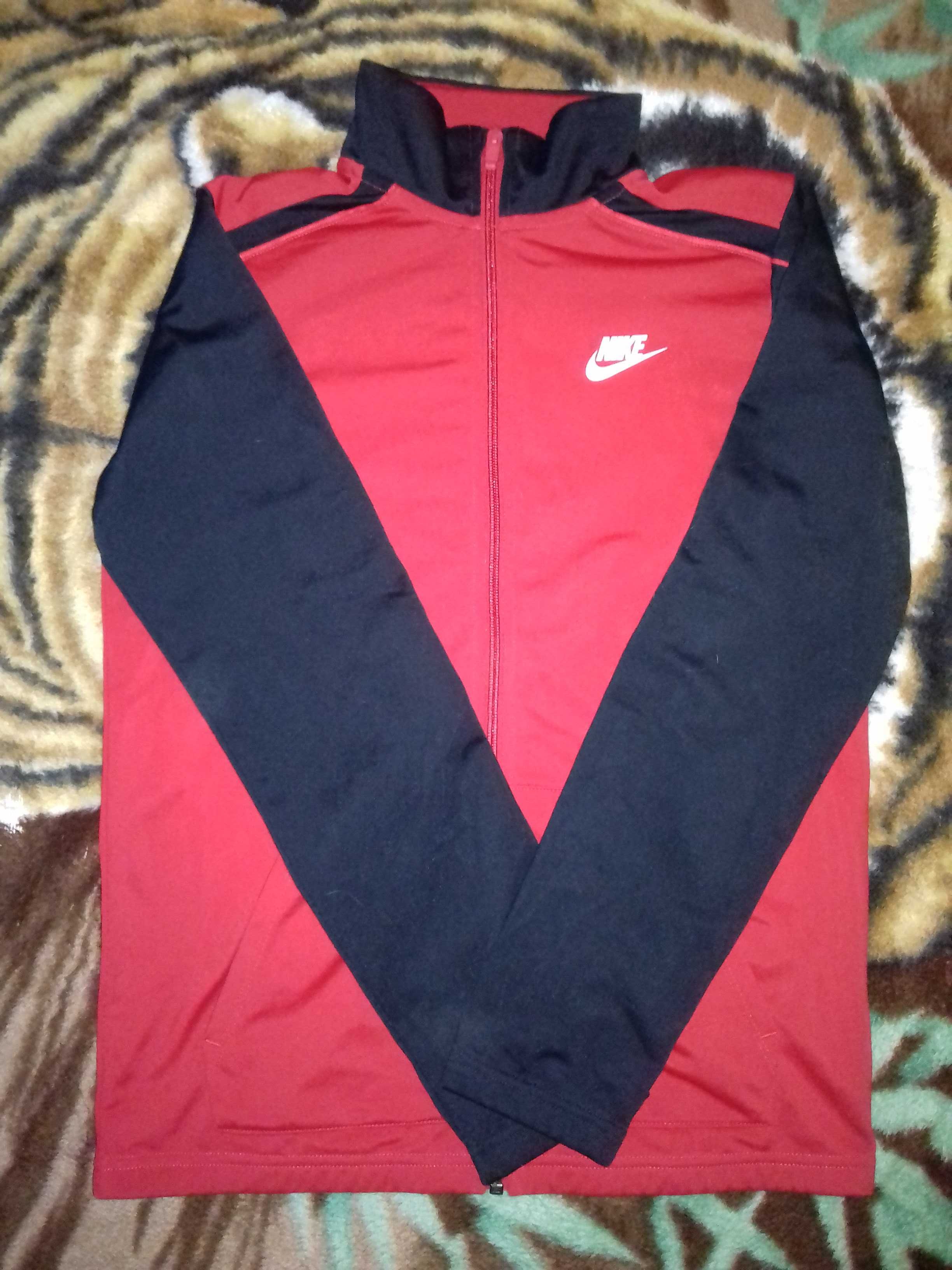 Bluza Nike rosu negru marimea XL