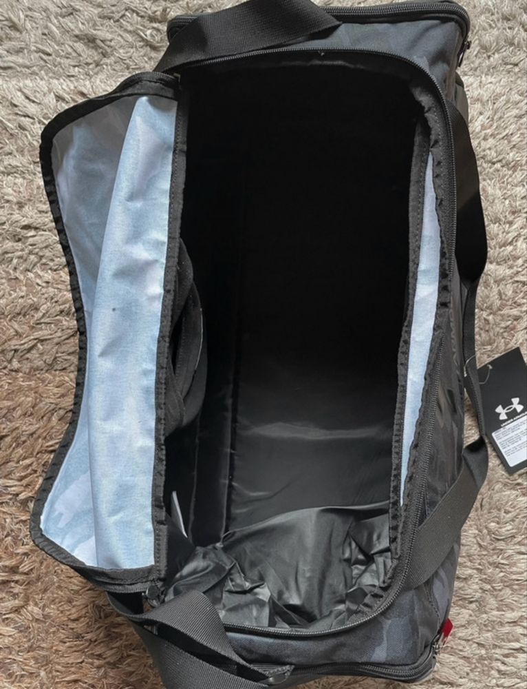 Geanta sport Under Armour pt transport sala voiaj camo/camuflaj