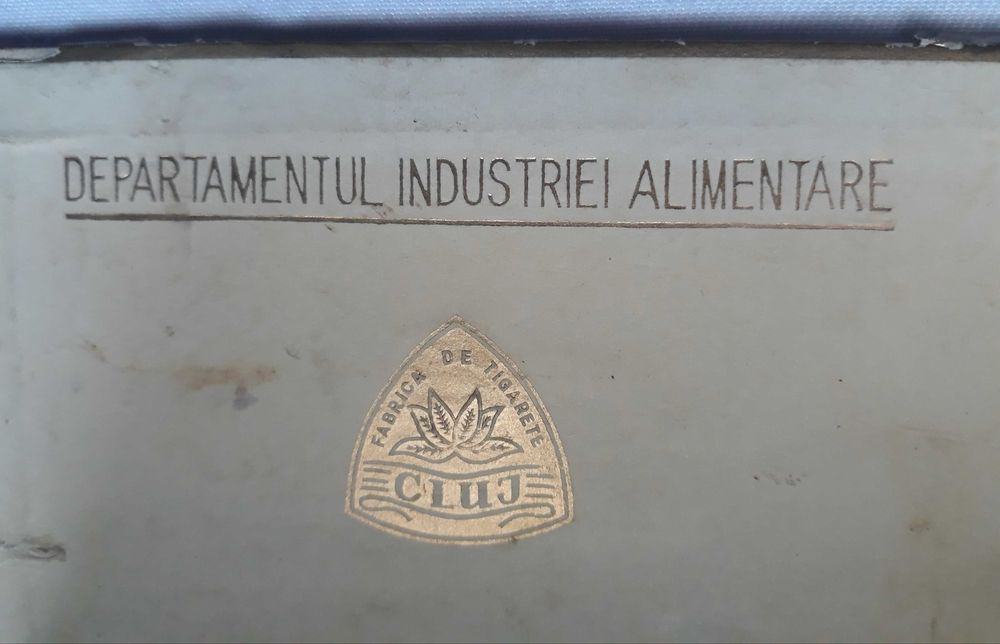 Cuti cu reclame vechi de colectie nu trimit in tara predare in centru