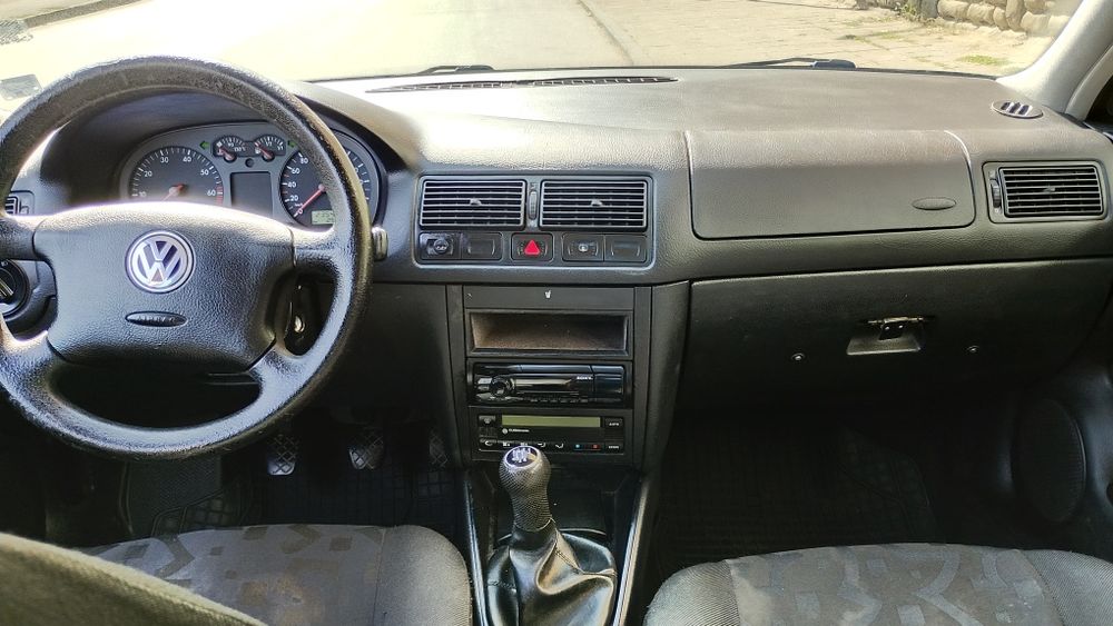 Продавам Кола за работа vw golf 4/1.4 газ бензин.всичко платено