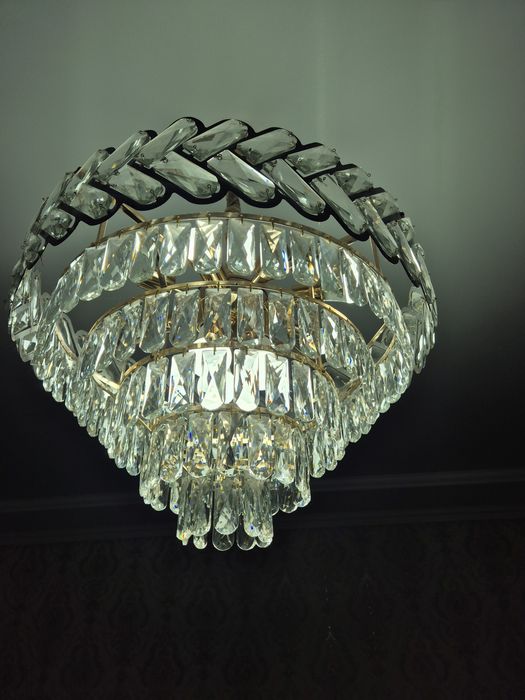 Люстра,отдадим с лампочками