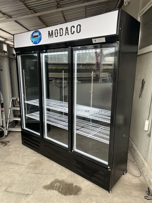 Vitrina frigorifica cu 3 usi noua