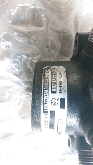 Горивен разпределител и датчик високо налягане  за форд фокус .