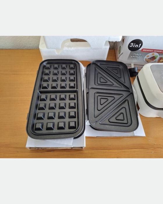 MPM 3-в-1- Тостер сандвич и контактна скара с 3 подвижни плочи ,1200W