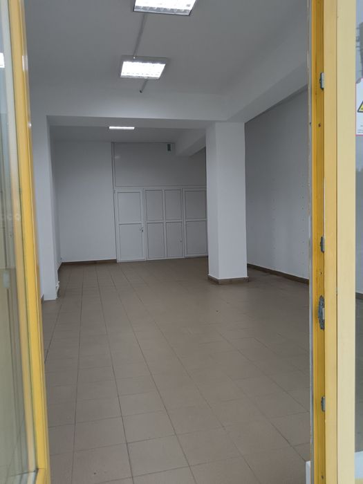 Închiriez spațiu comercial