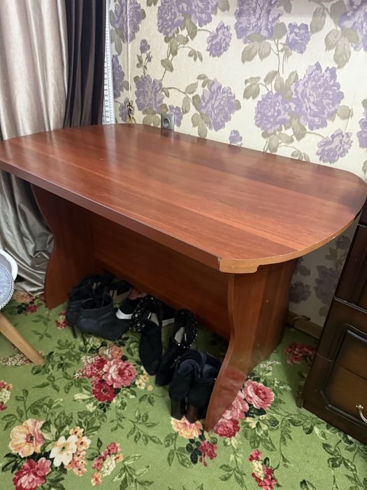 Стол в хорошем состоянии