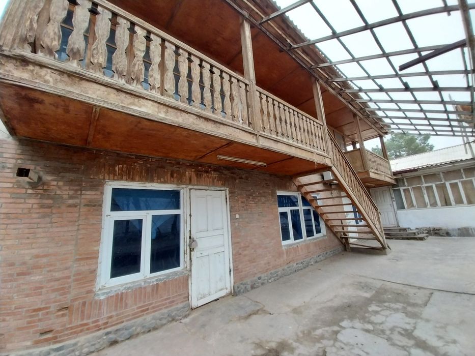 Uy sotiladi 8.5 sotix.Restoran va klinika biznes uchun ajoyib joy  Ter