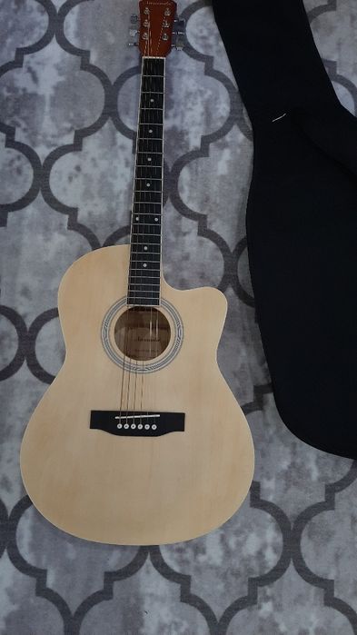 Продам гитару 40.000