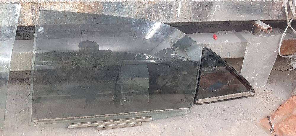 продам дверной стикло тайота камри 50  американеч