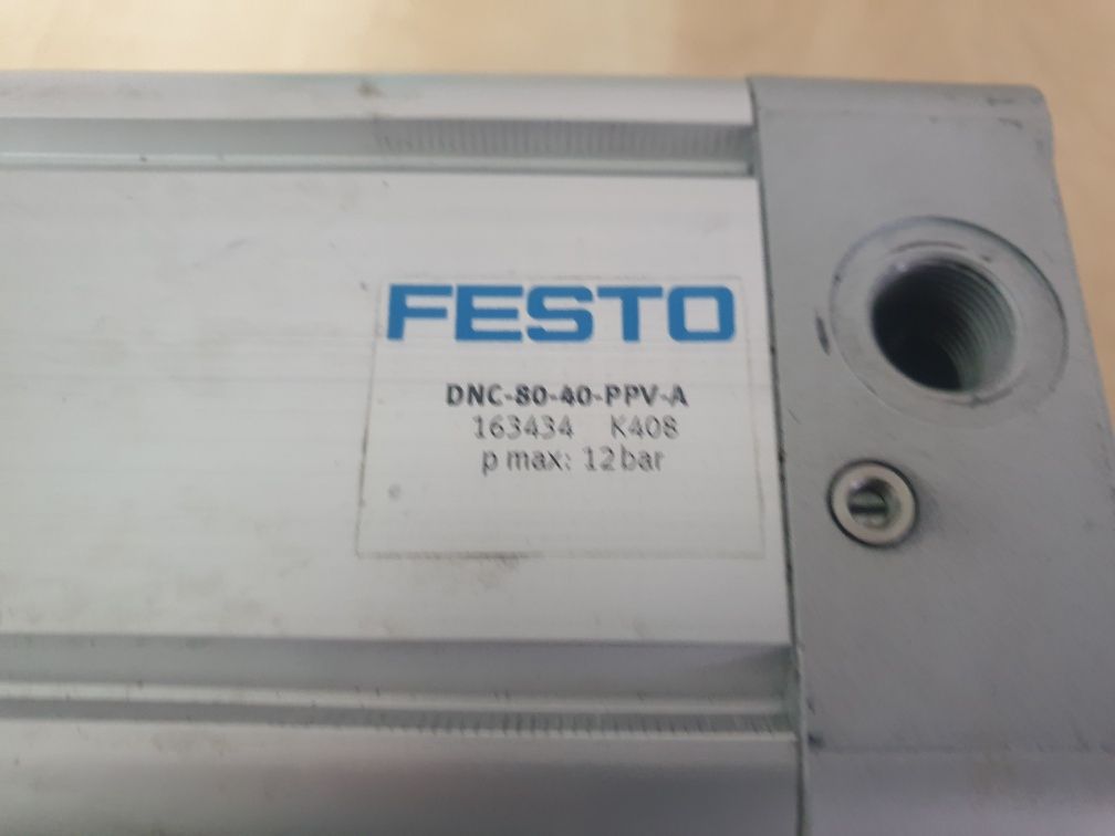 Cilindru piston pneumatic Festo