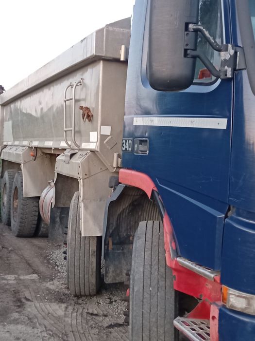 Vând sau schimb camion Volvo 8×4 cu buldoexcavator