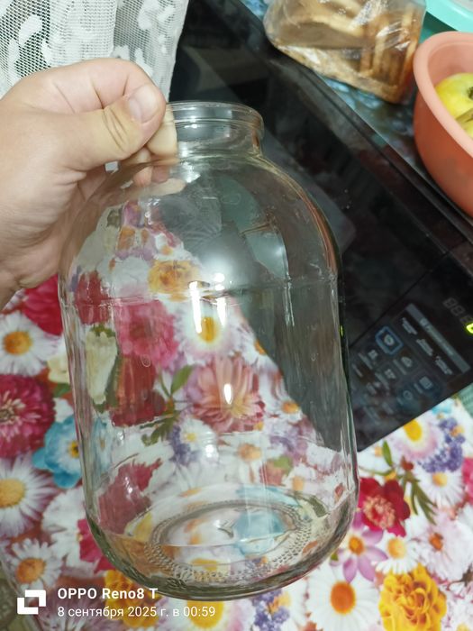Продам банки 10л.,3х и 2х литровые