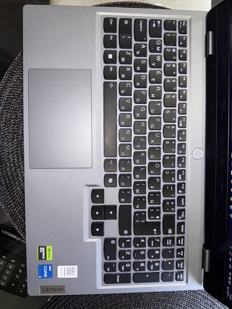 Lenovo LOQ 15IAX9