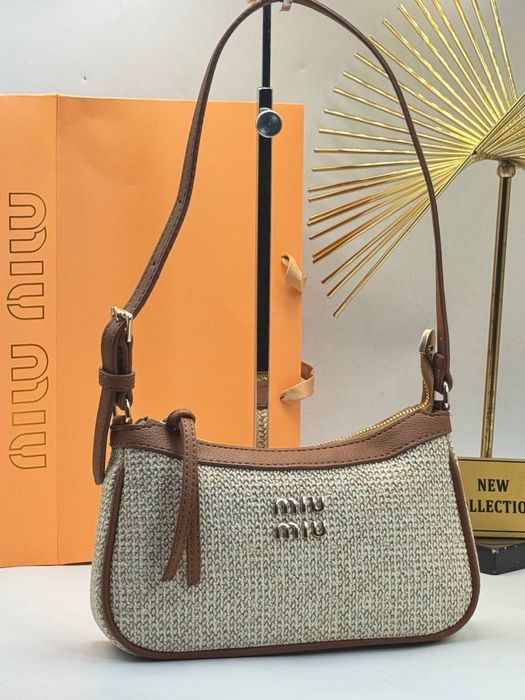 Geanta Miu Miu noua !!! Dimensiuni 24/15 !!!