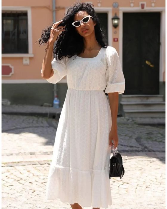 Rochie brodata superba