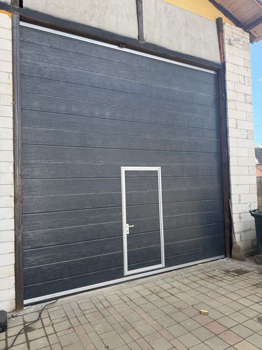 Usa garaj L3000 x H3000 gri cu geamuri -NOU!