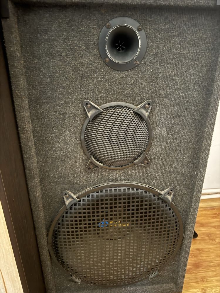 Vând 2 boxe Dibeisi 500w!