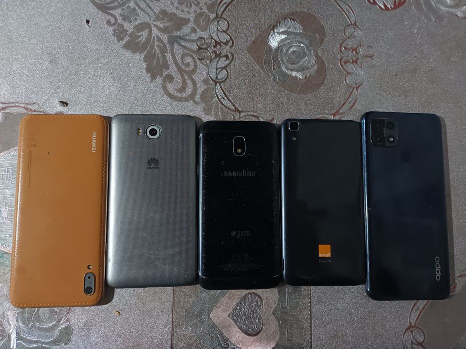 Vând telefoane sparte