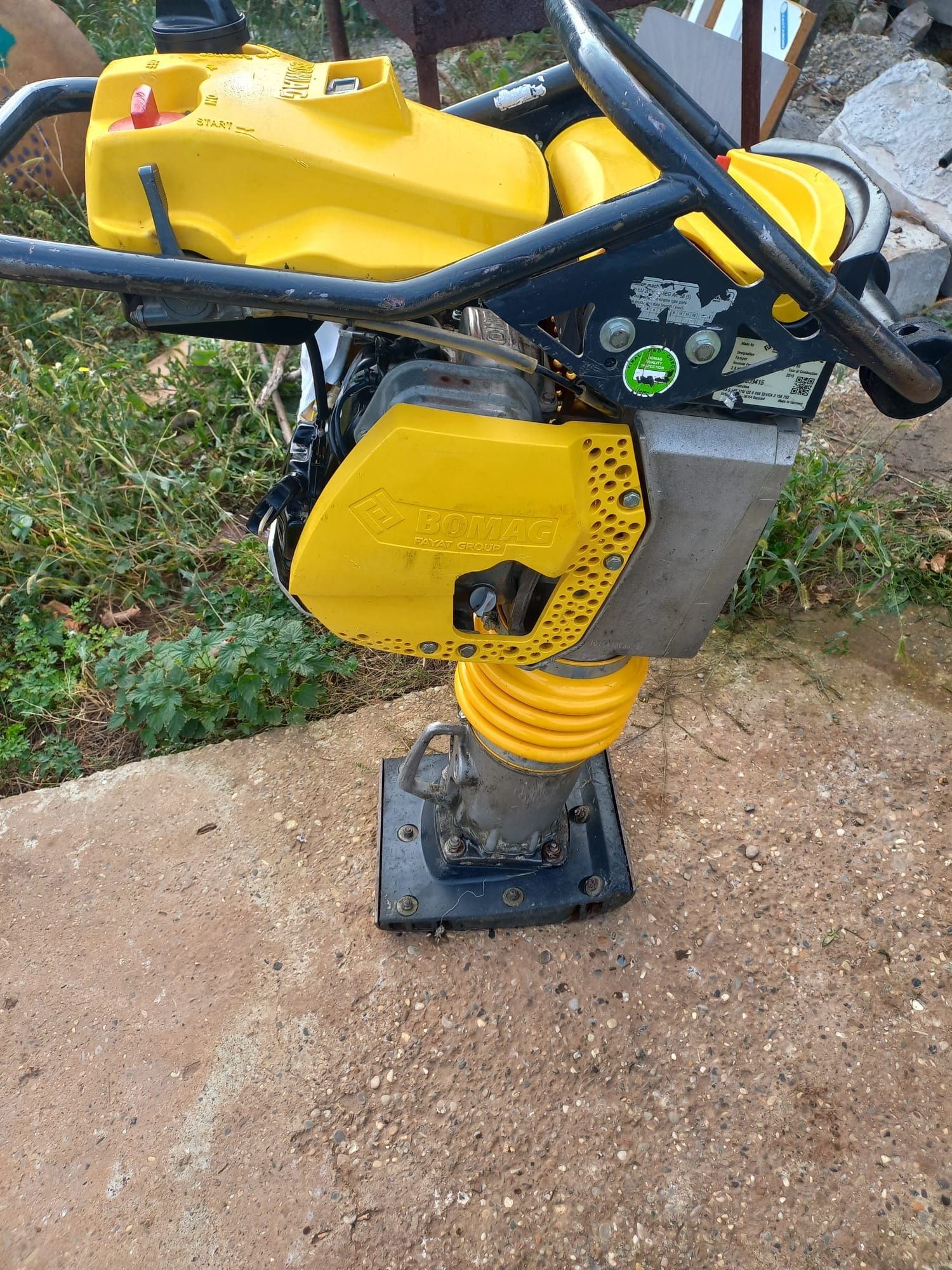 Inchiriez scule mai compactor rotopercutor demolator , pistol fier