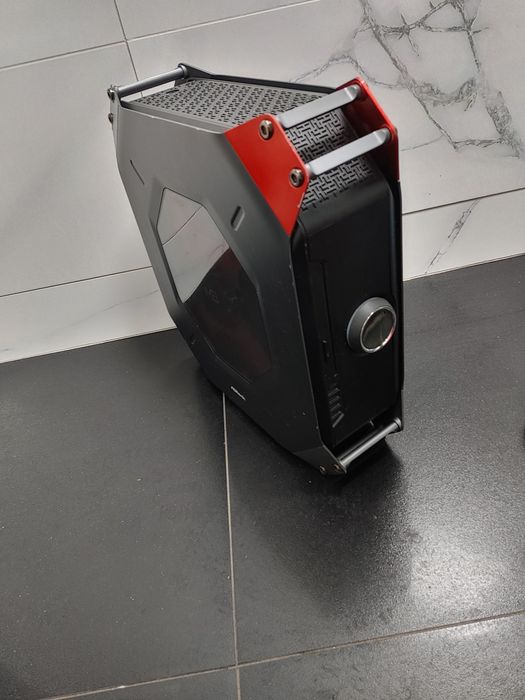 Carcasa itx Gaming ASRock M8 BMW Display OLED Model rar găsit SFX PSU