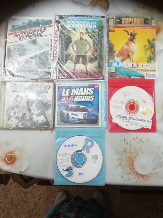 CD-диски с мультиками, художественными фильмами и др.
