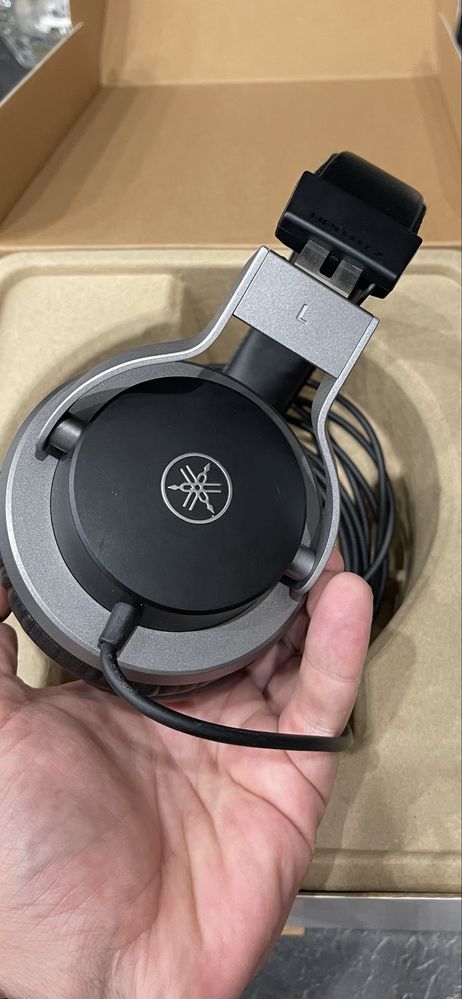 Студийни слушалки YAMAHA  HPH-MT7