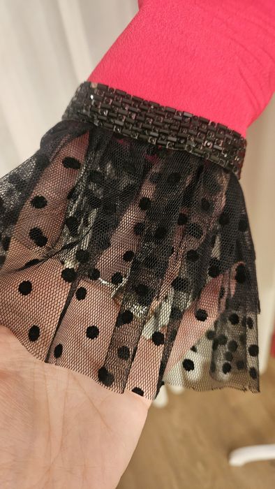 Rochie tip sarafan roz fucsia cu negru,  fundita dantela